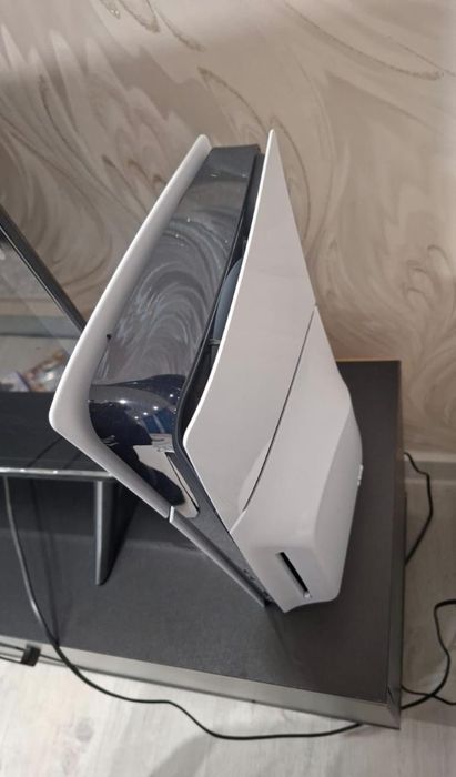 Продаю PS 5 Slim 1TB