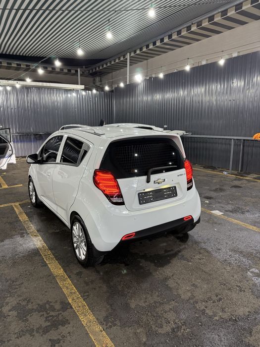 Qarab yurilgan moshina