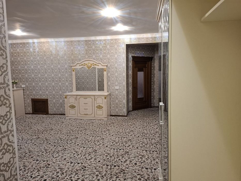 Мухаё Флагман олдида 2-этаж 4 этажка