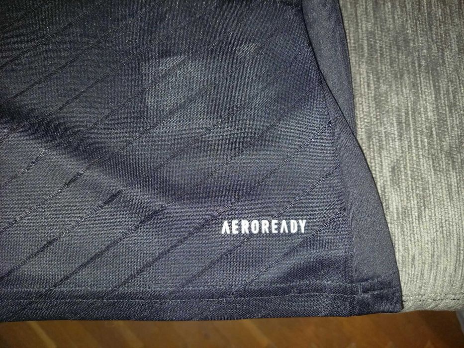 Тениска Adidas на Левски.