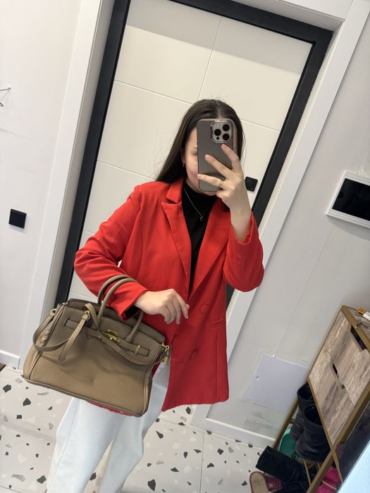 Продаю костюмы пиджаки