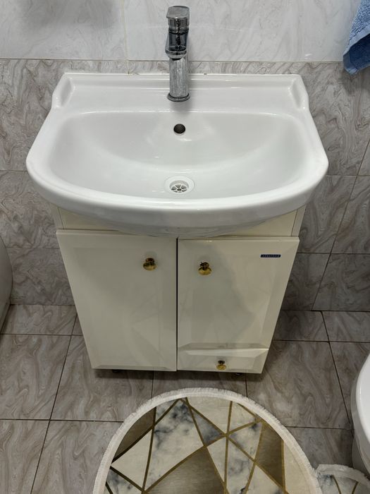 Продам раковину со шкафчиком и зеркалом