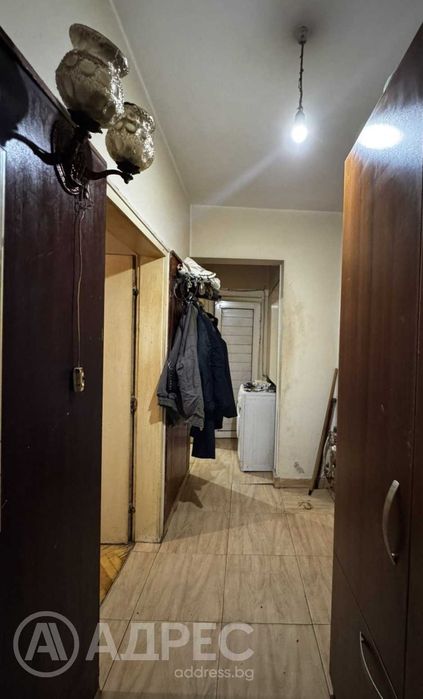 Двустаен апартамент, Център, 65 кв.м., ет. 1, тухла, за ремонт