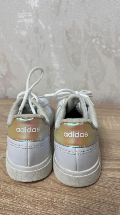 Продам кроссовки Adidas