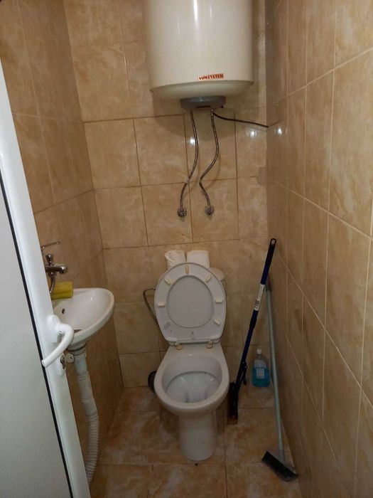 Дава се под наем Етаж от къща в Враца, Център - 45 кв.м за 178.5 € - Снимка #6