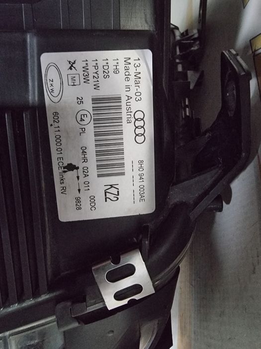 Far stanga xenon Audi A4 B6 Cabrio dupa 2002 cod 8H0941003AE