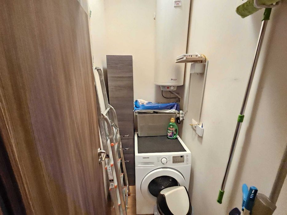 Просторен двустаен апартамент с гледка море, Първа линия