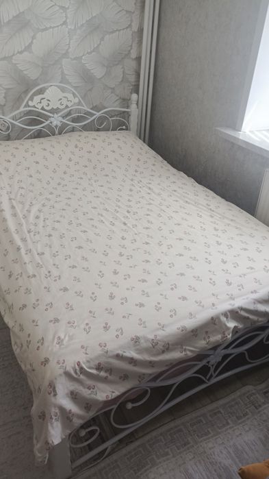 Продается кровать с матрасом