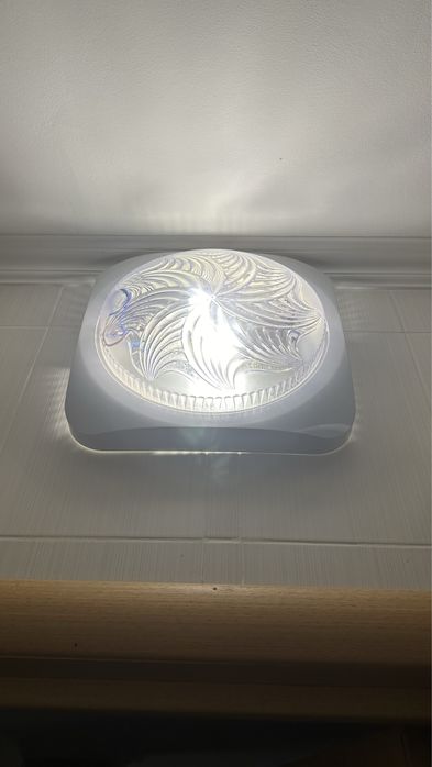 Срочно продам люстры