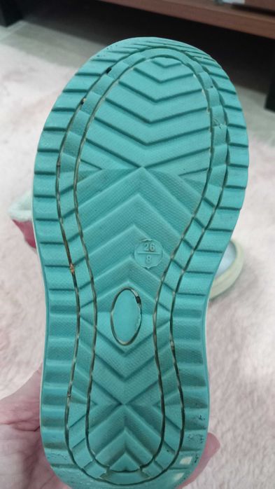 Ботушки- различни размери (21, 25, 26, 30 и 32)