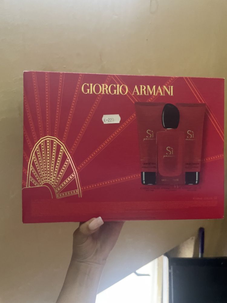 Set giorgio armani si Bucuresti Sectorul 6 OLX.ro