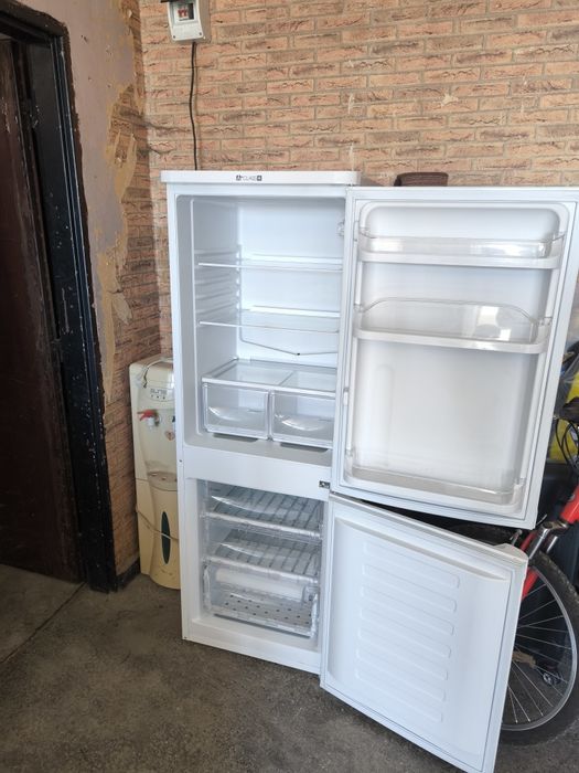 Хладилник с фризер