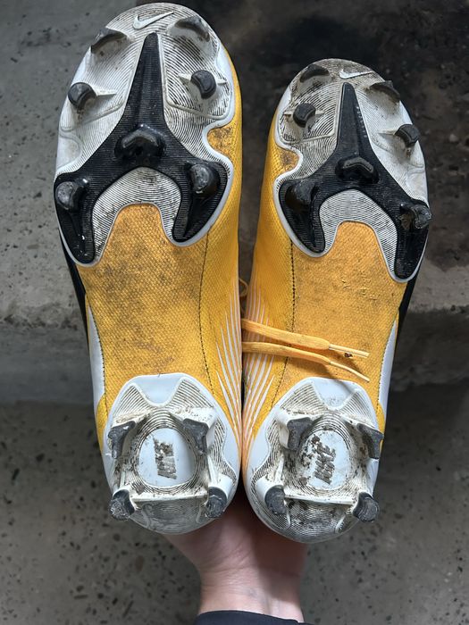 Ghete de fotbal marimea 39