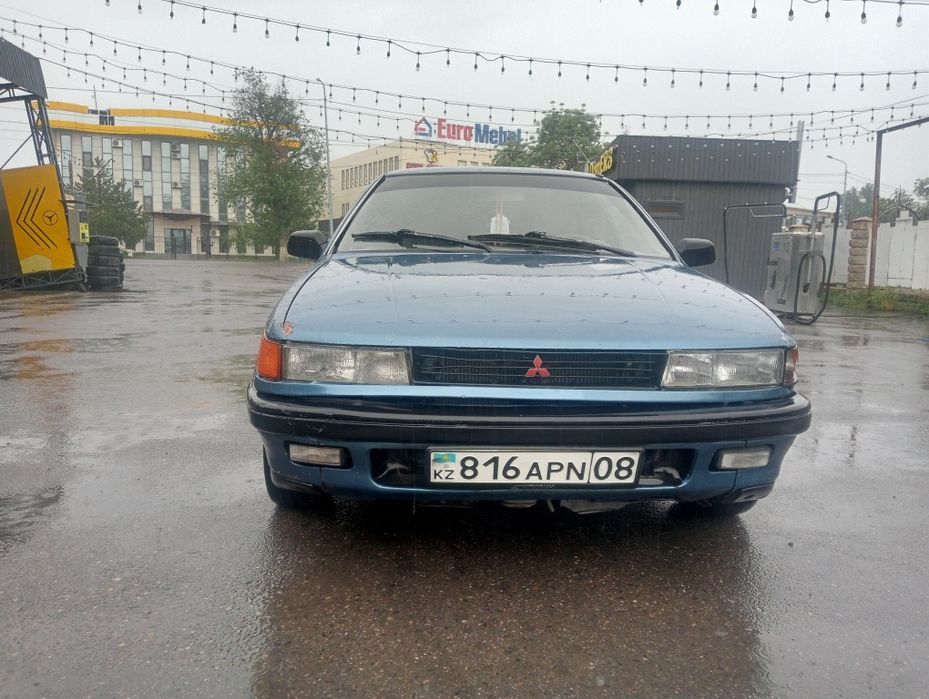 Митсубиси Лансер