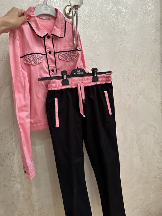 Шикарные платья и костюмы девочкам