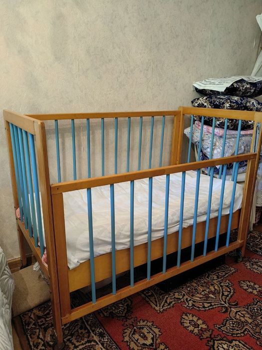 Детская деревянная кровать