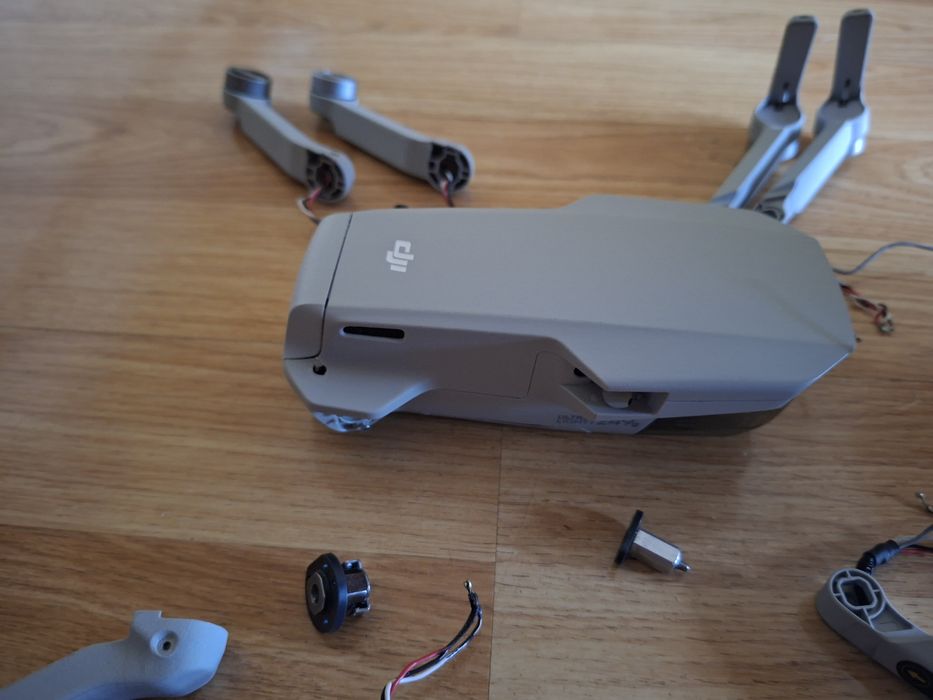Brat Drona DJI mini