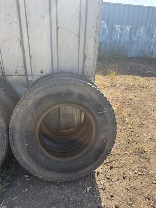 Продам резину 10 Р 20 на камаз