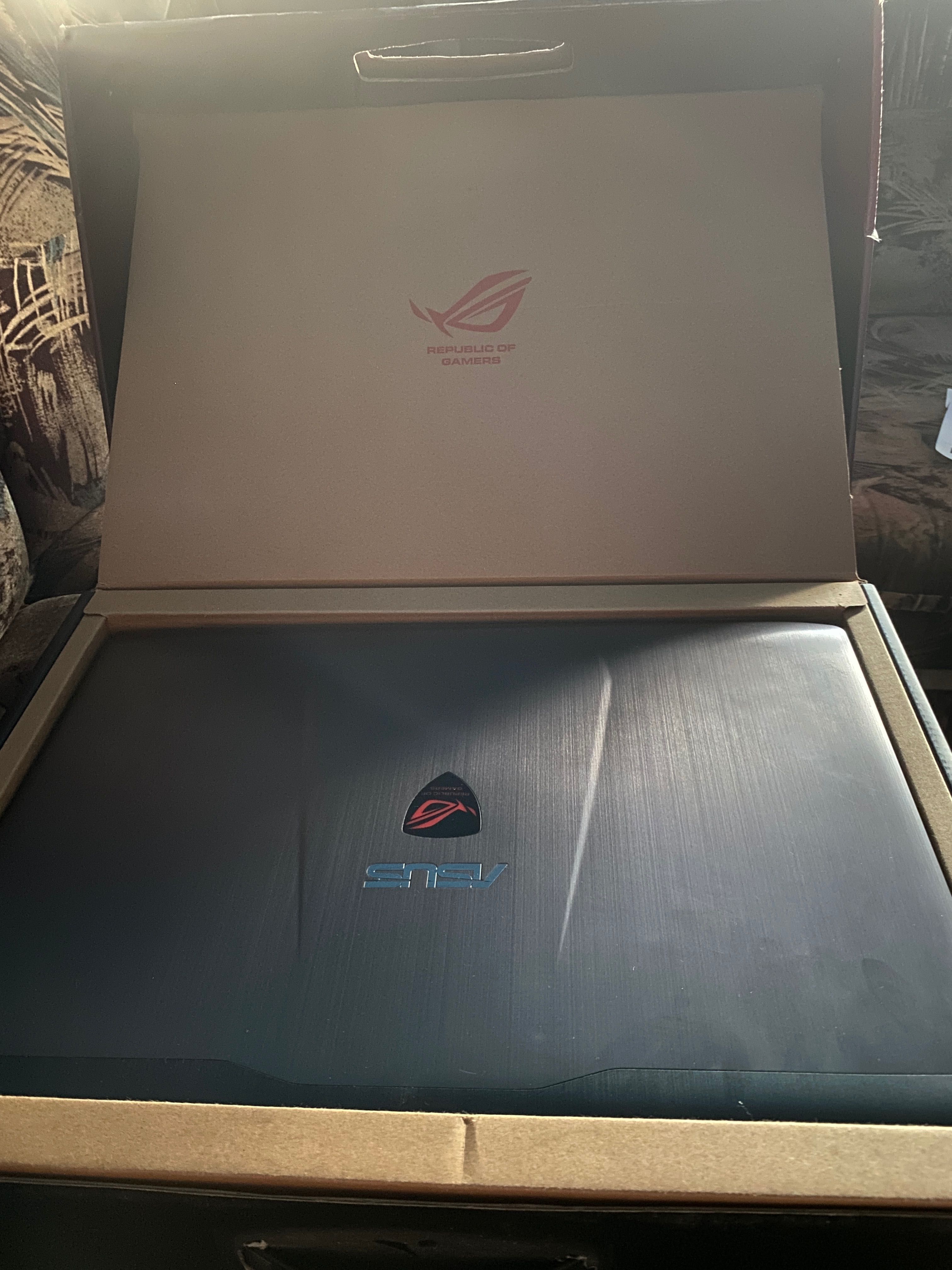 Vând laptop ASUS ROG GL552v Santana • OLX.ro