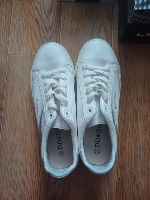 Продаем новые обуви