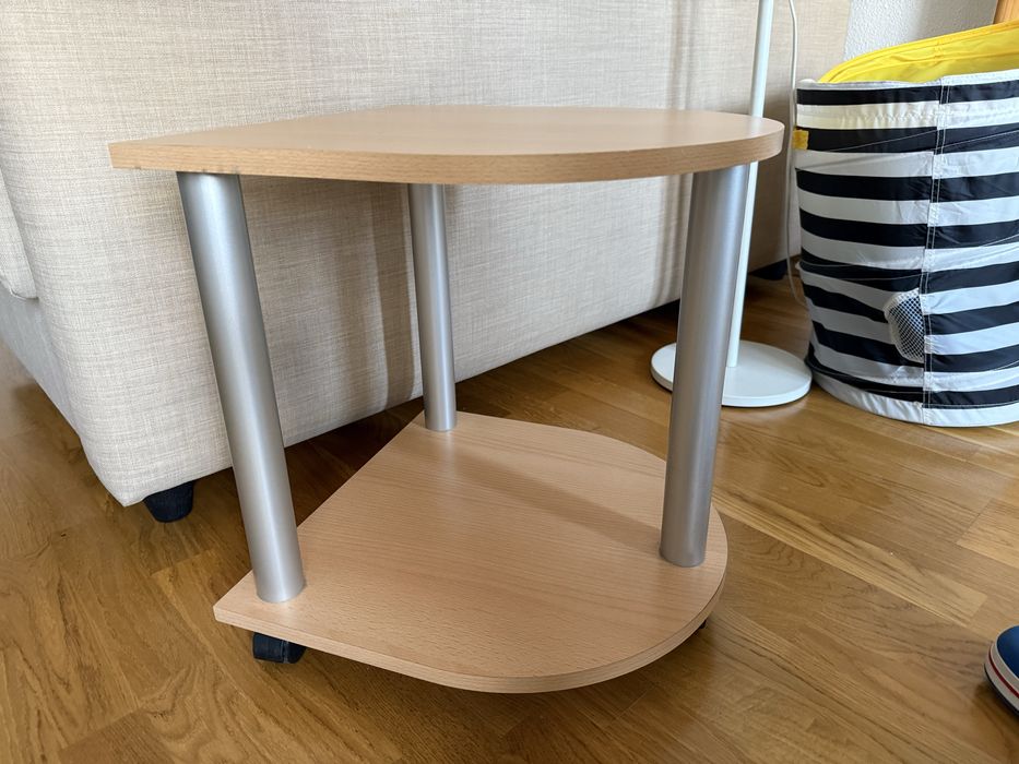 Малка масичка на колела