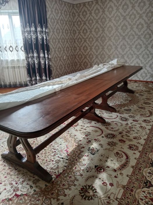 Продается ковер и овальный стол