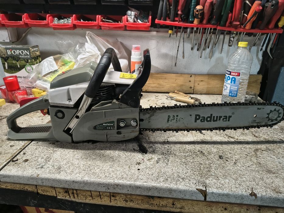 Drujba motofierastrau folosită puțin