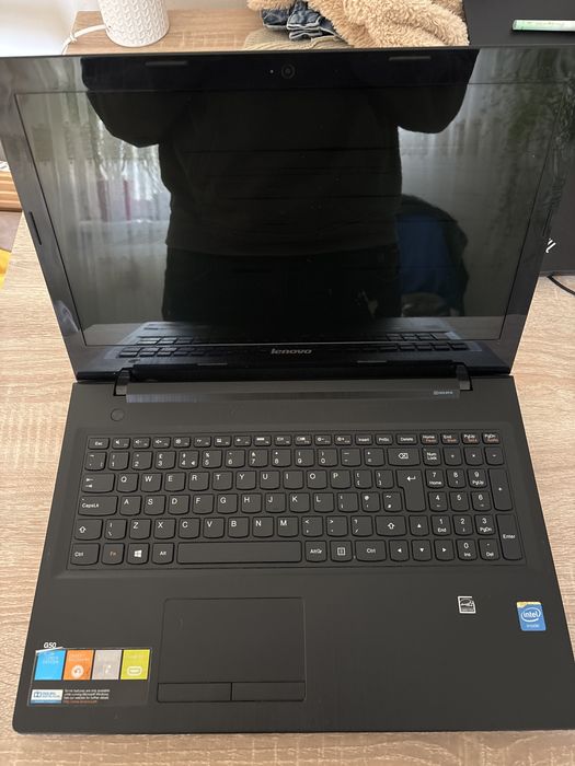 Vand laptop pentru piese