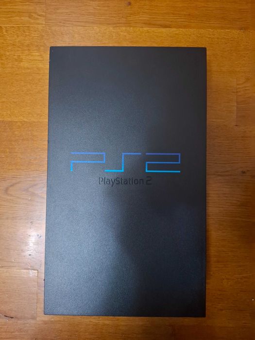 Продавам PlayStation 2 с FMCB, контролер и 4 игри