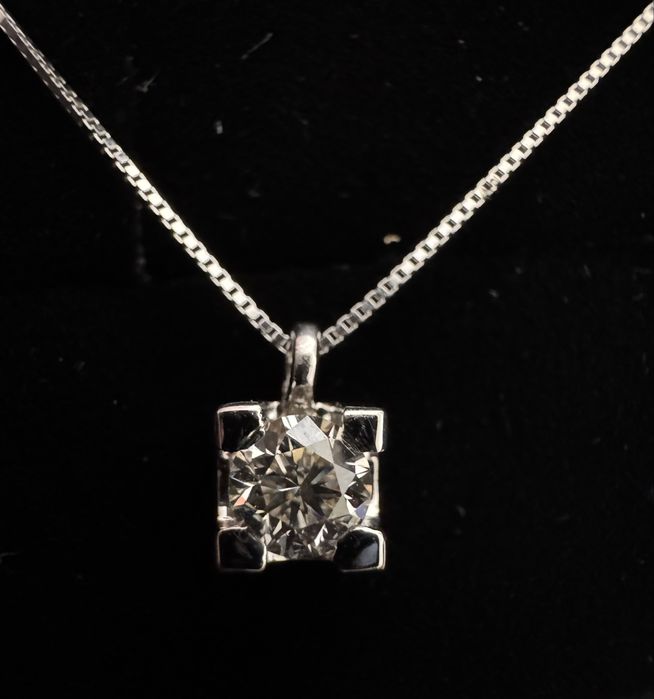 Колие с диамант и бяло злато