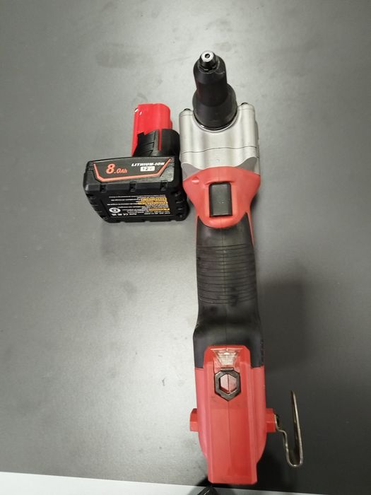 Pistol pentru nituri 12 v