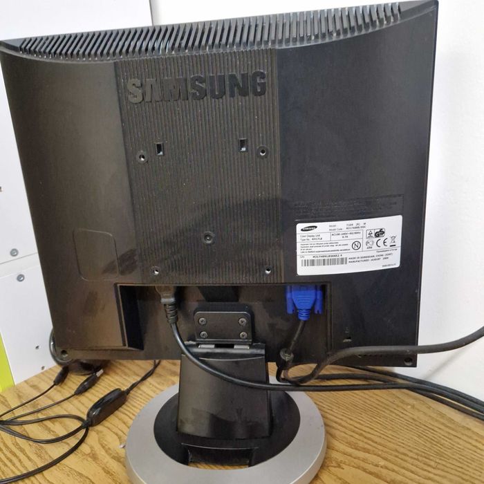 Монитор Samsung 710 N  17" без забележка