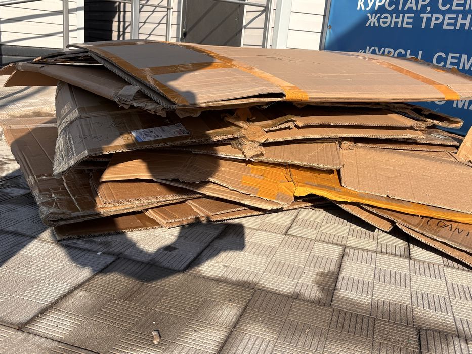 Отдам коробки , сложенные