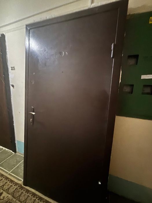 Продам дверь б/у