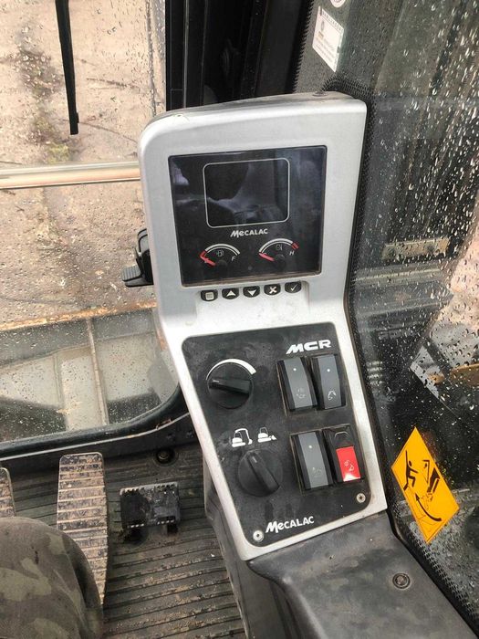 Midi excavator Mecalac 10 MCR