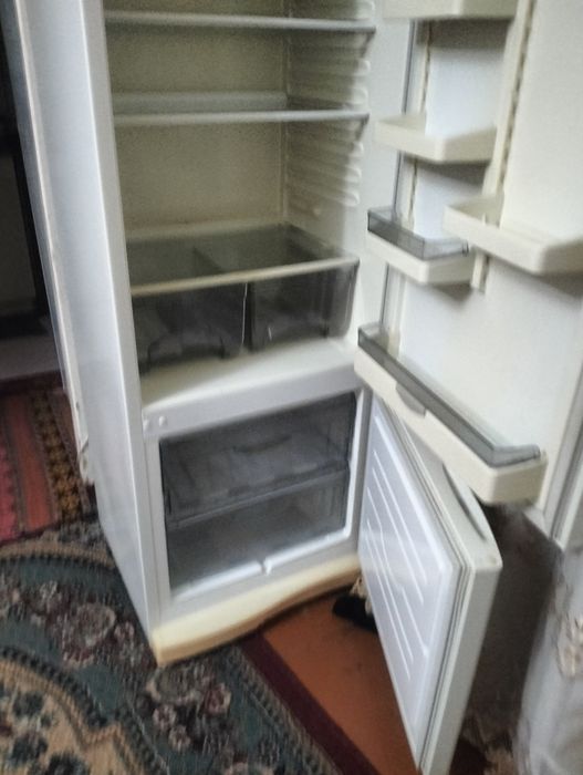 Продаётся Холодильник Атлант бу  хороший как новый