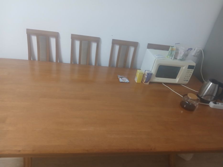 Продам стол дубовый