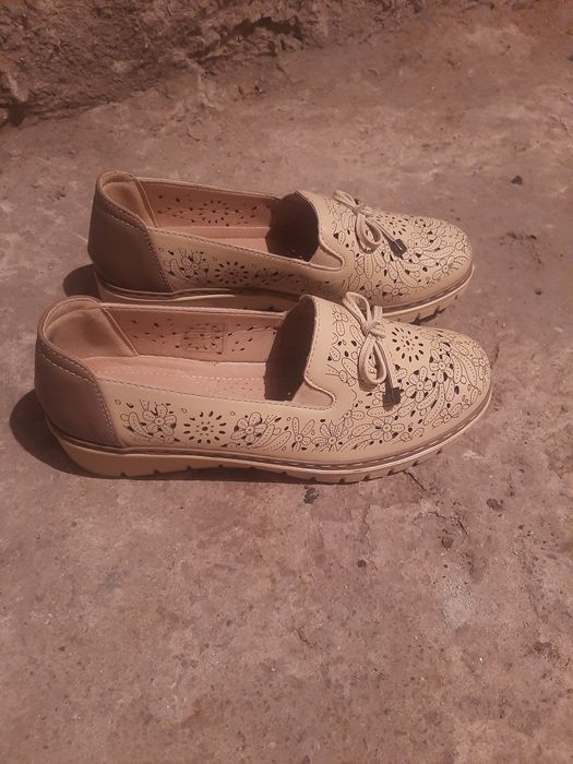 Дамски нови обувки