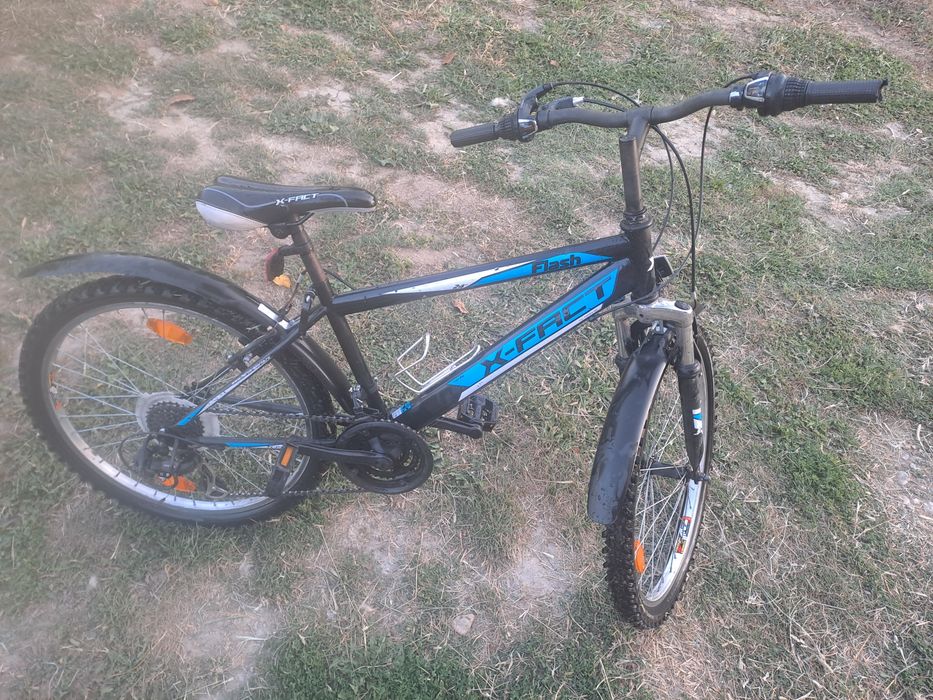 Vând bicicletă roti pe 24 în stare bună de funcționare.
