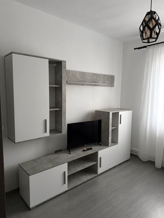 Închiriez apartament cu 3 camere