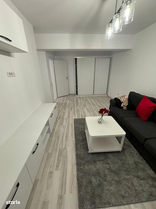 Garsoniera decomandata, metrou Berceni