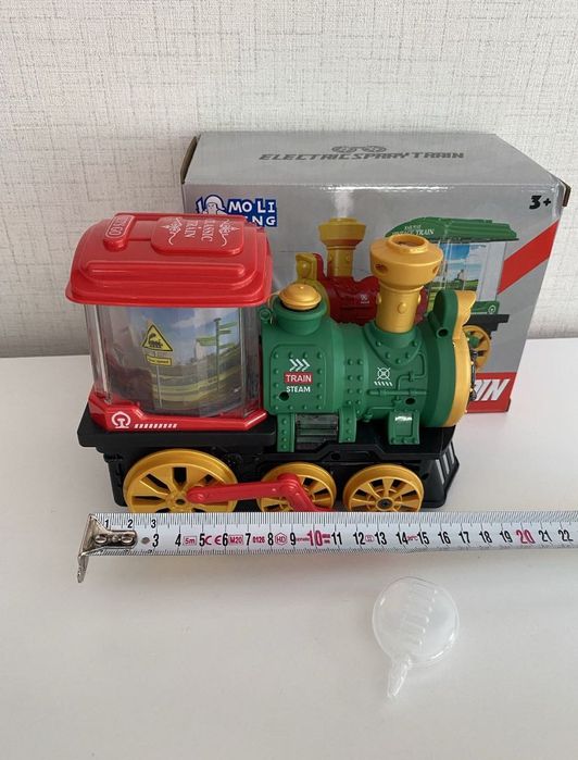 Музикален локомотив с пушек, светлини и въртящи се картинки, влакче