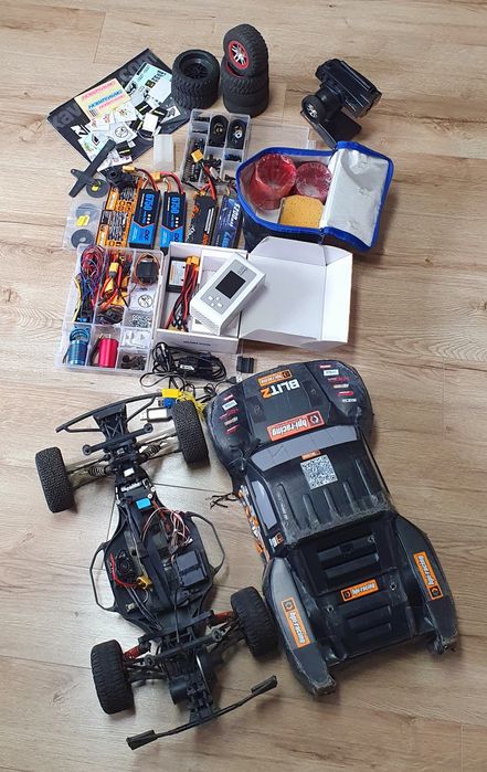 Automodel Hpi Blitz Flux 1/10 3s 3 baterii+ multe piese.