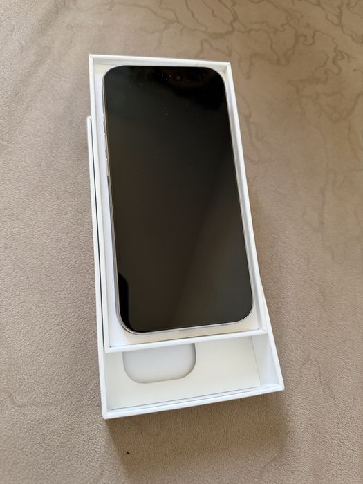 Iphone 15 pro белый