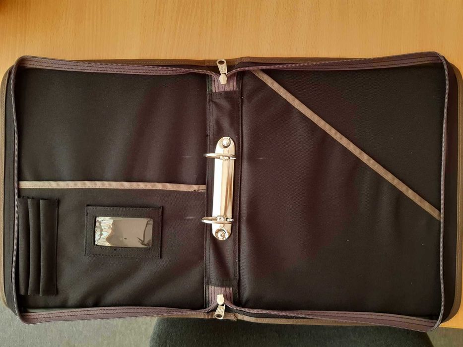 Geantă de mână pentru documente