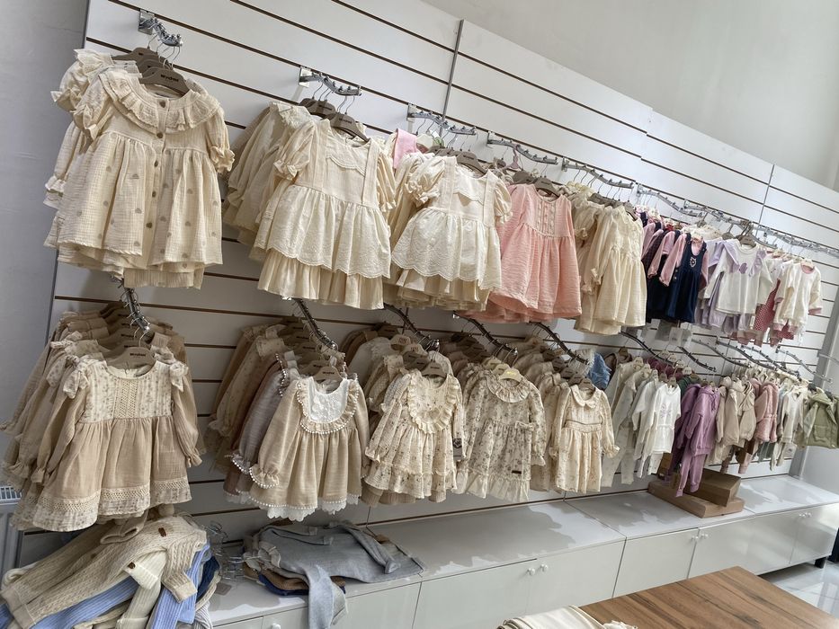 Мебель для магазина одежды