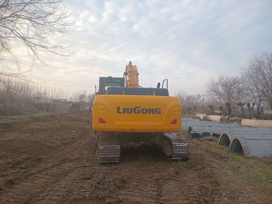 Экскаватор гусиничний. Погрузчик 1.8 лик. Трактор погрузчик 2 дона