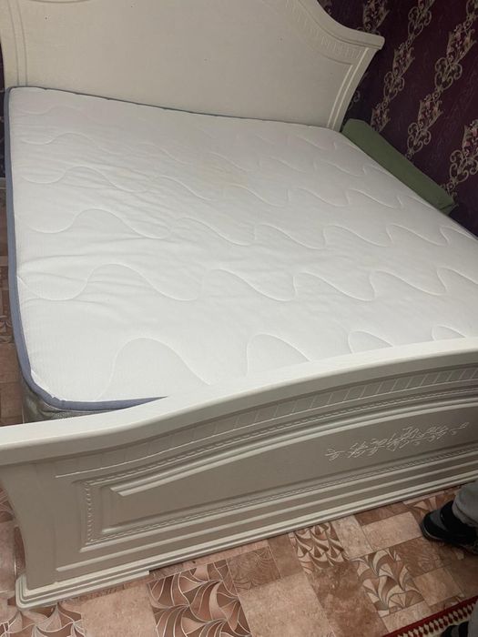Продам кровать с ортопидическим матрасом Ormatek !