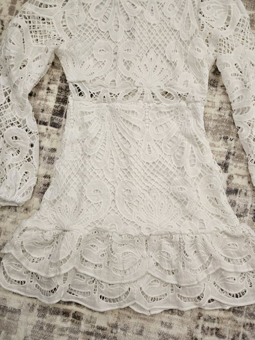 Дантелена бяла рокля