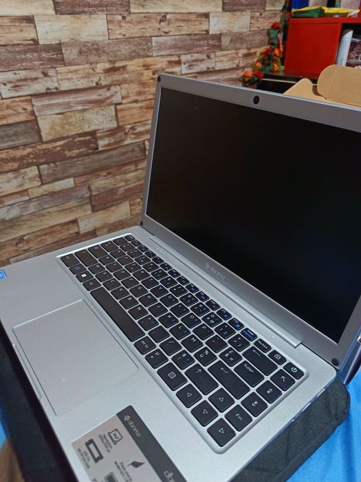 Vând laptop nou donew